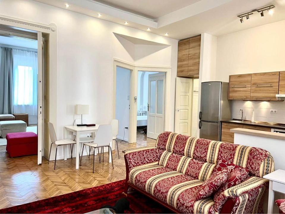 Roland Apartment Downtown - Pope Subway Budapeste Exterior foto